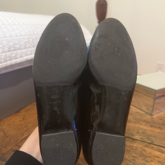 Chanel Size 39 | Black Patent Leather Open Toe Flat Sandal - Picture 4 of 4
